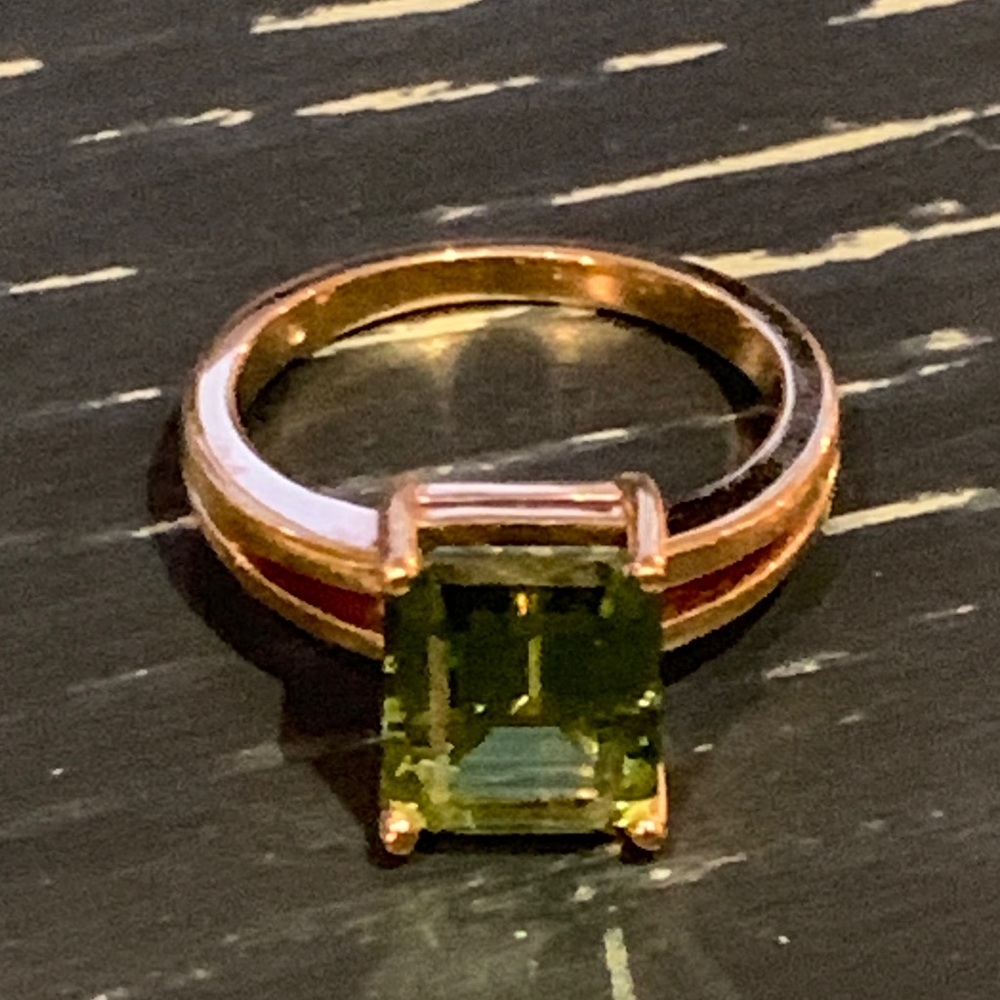 Imitation Peridot Yellow Tone Fashion Ring - Picture 4 of 7